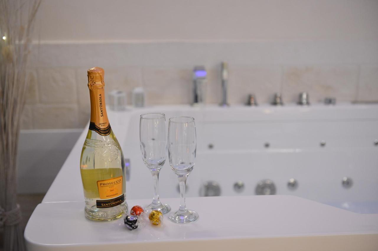 Suite Laurel Spa Con Idromassaggio 法萨诺 外观 照片