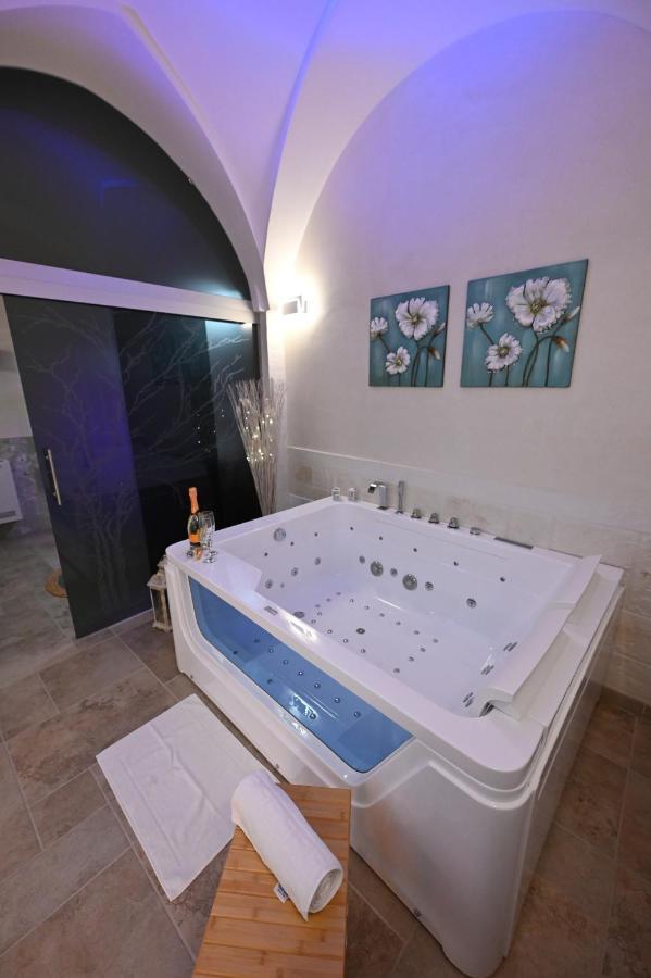 Suite Laurel Spa Con Idromassaggio 法萨诺 外观 照片